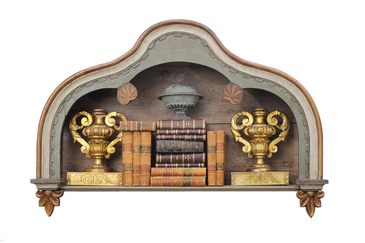 19th Century Italian Decorated Wood Wall Bookcase In Good Condition For Sale In Milan, IT