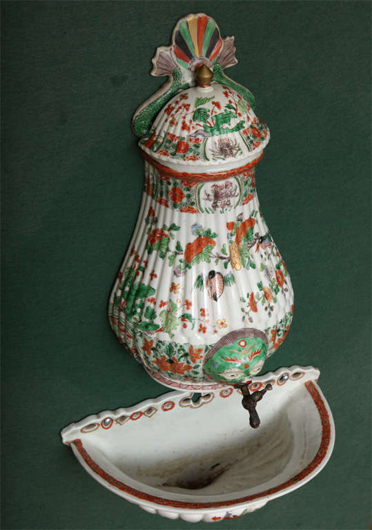 Antique Samson porcelain famille verte lavabo and cistern, 19th Century 2