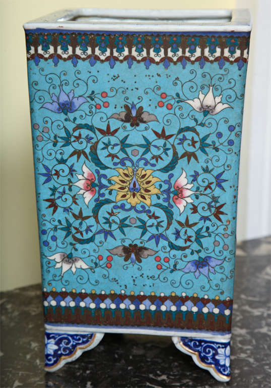 Fine pair of Japanese cloisonne porcelain cache pot. In Excellent Condition In New York, NY