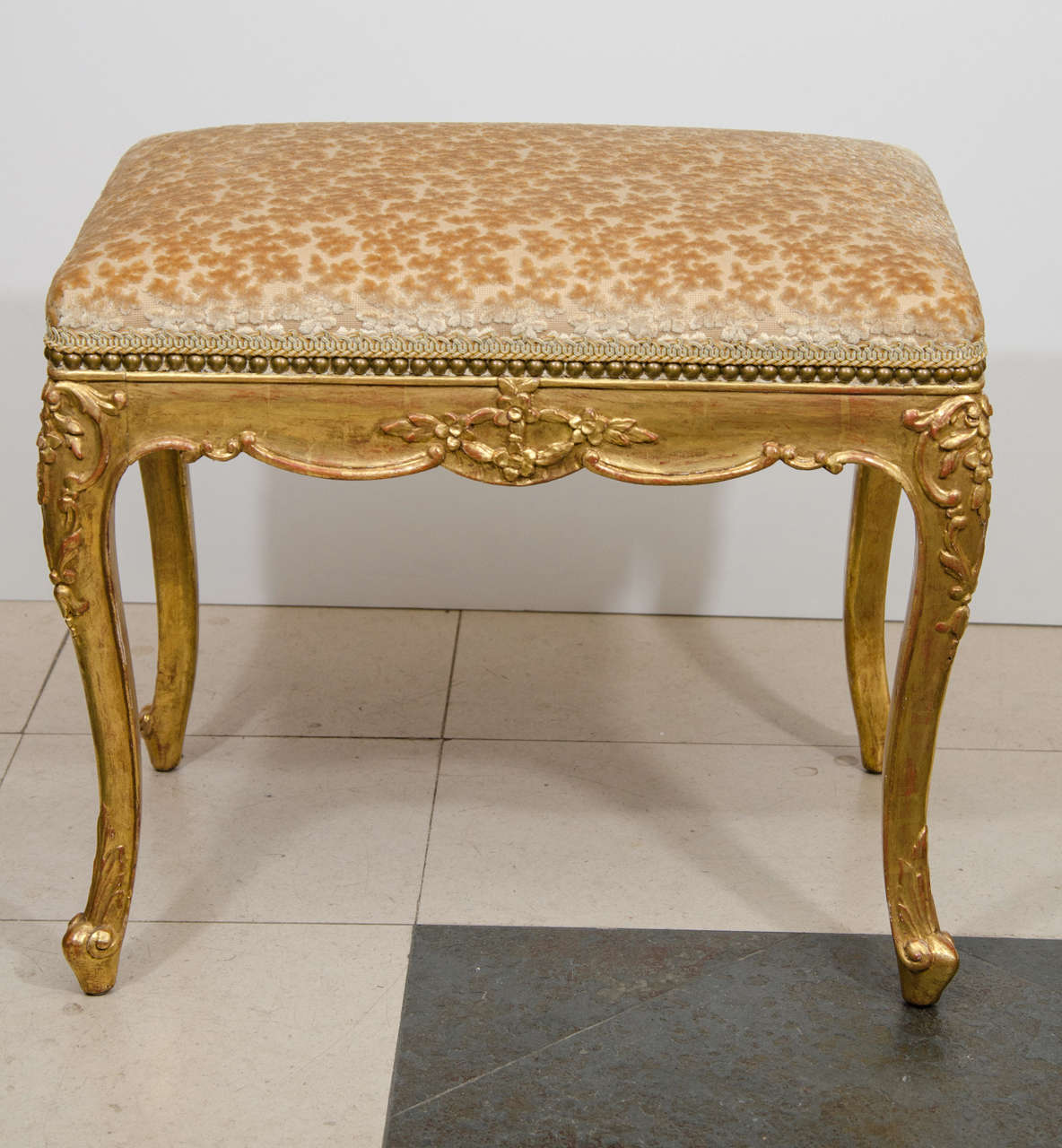 Pair of Louis XV Giltwood Stools In Excellent Condition In Westwood, NJ