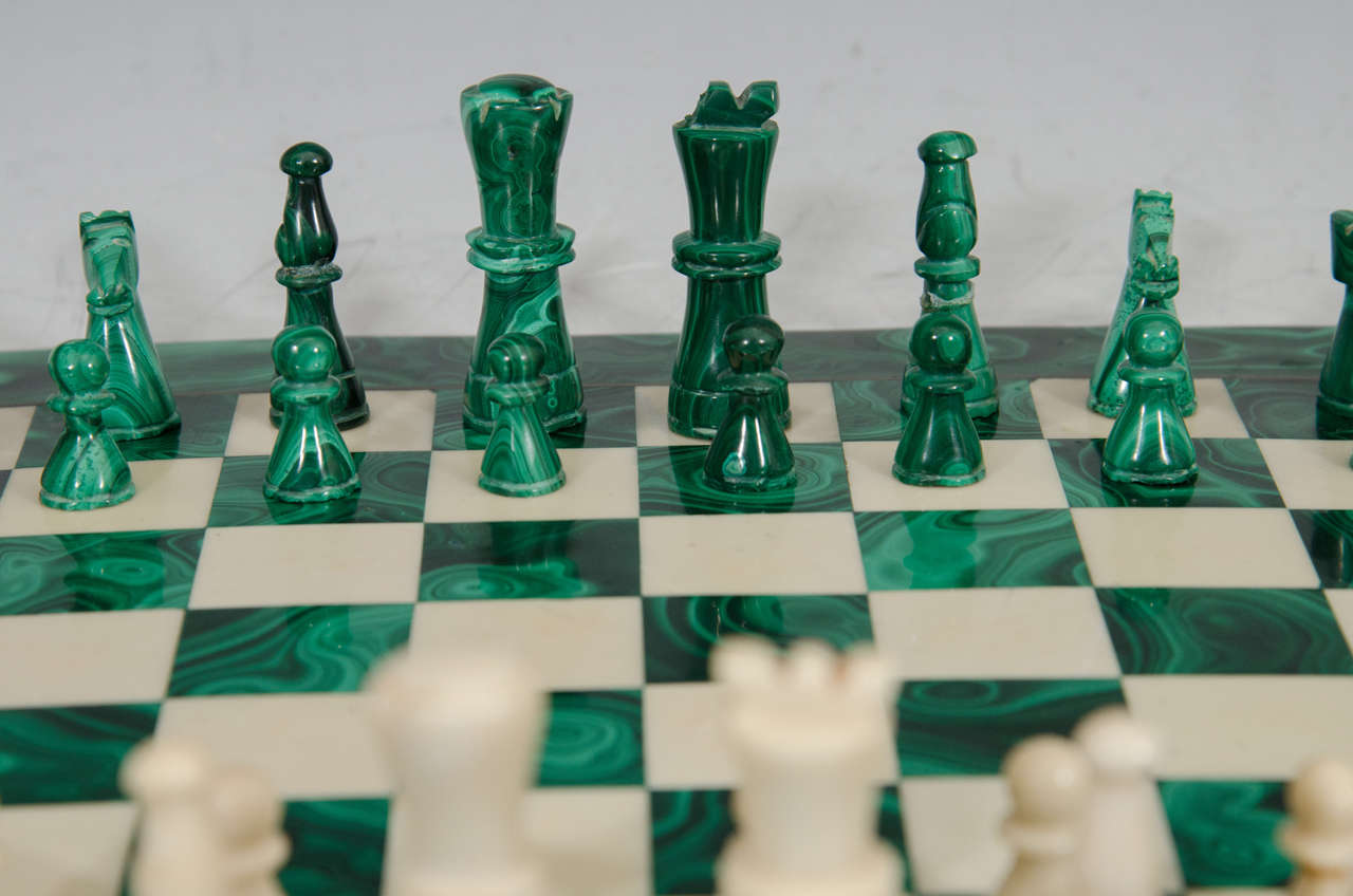 Jeu d'échecs du milieu du siècle en malachite et marbre Plateau de jeu et pièces 1