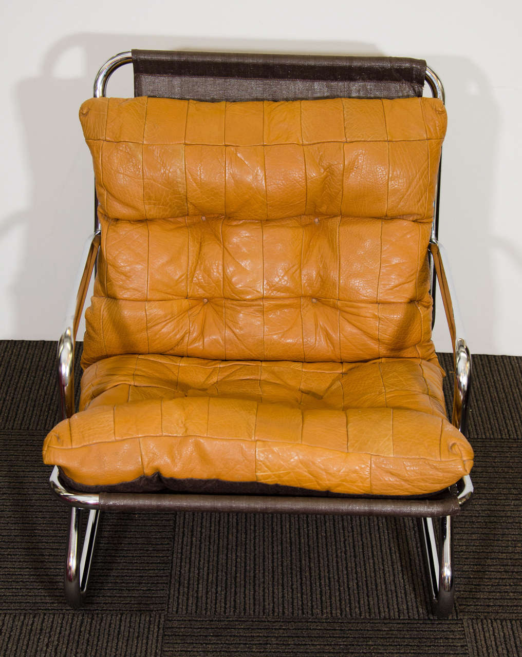 20th Century Danish Modern Set of Two Tubular Chrome and Leather Lounge Chairs For Sale