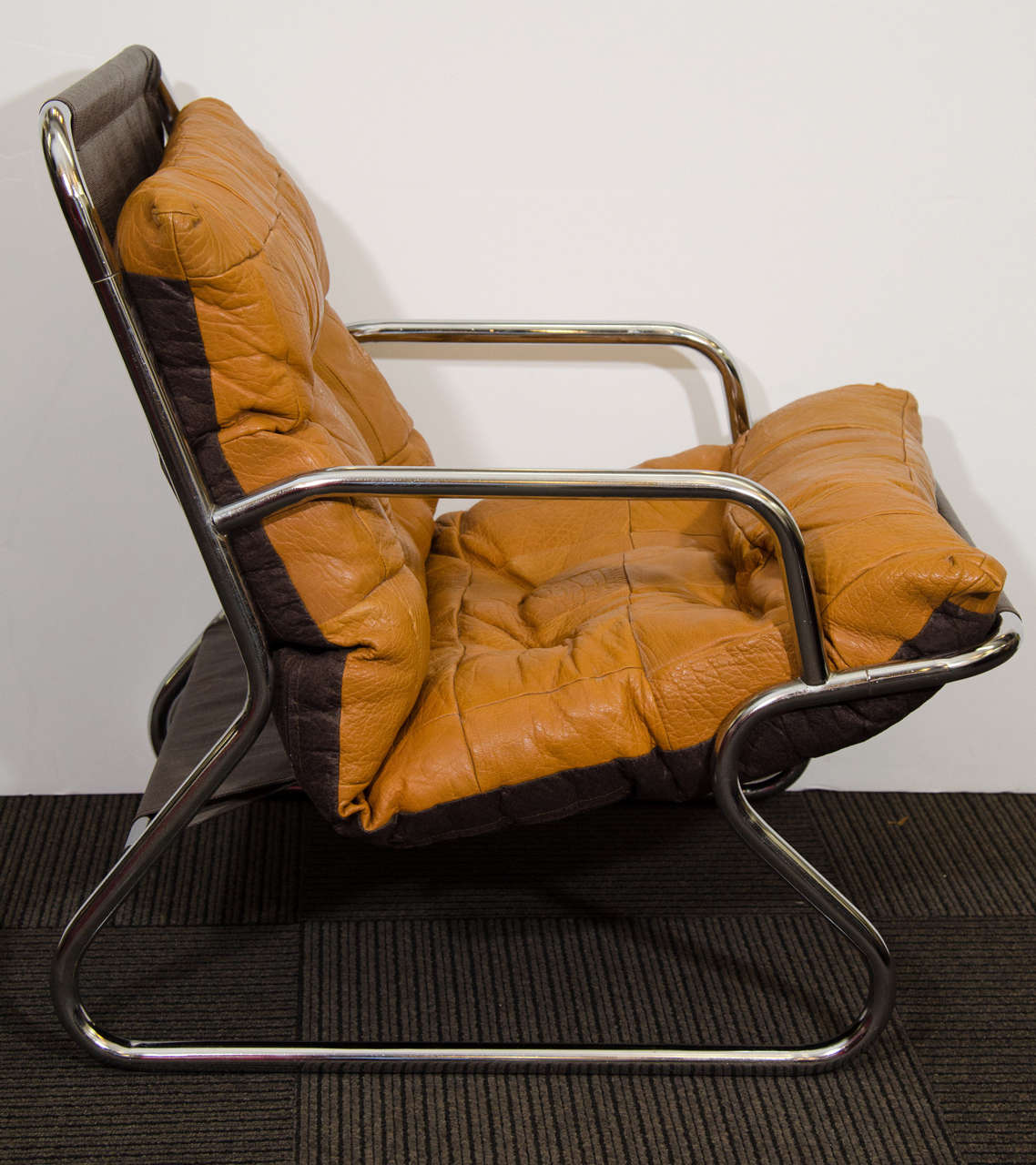 Danish Modern Set of Two Tubular Chrome and Leather Lounge Chairs For Sale 1
