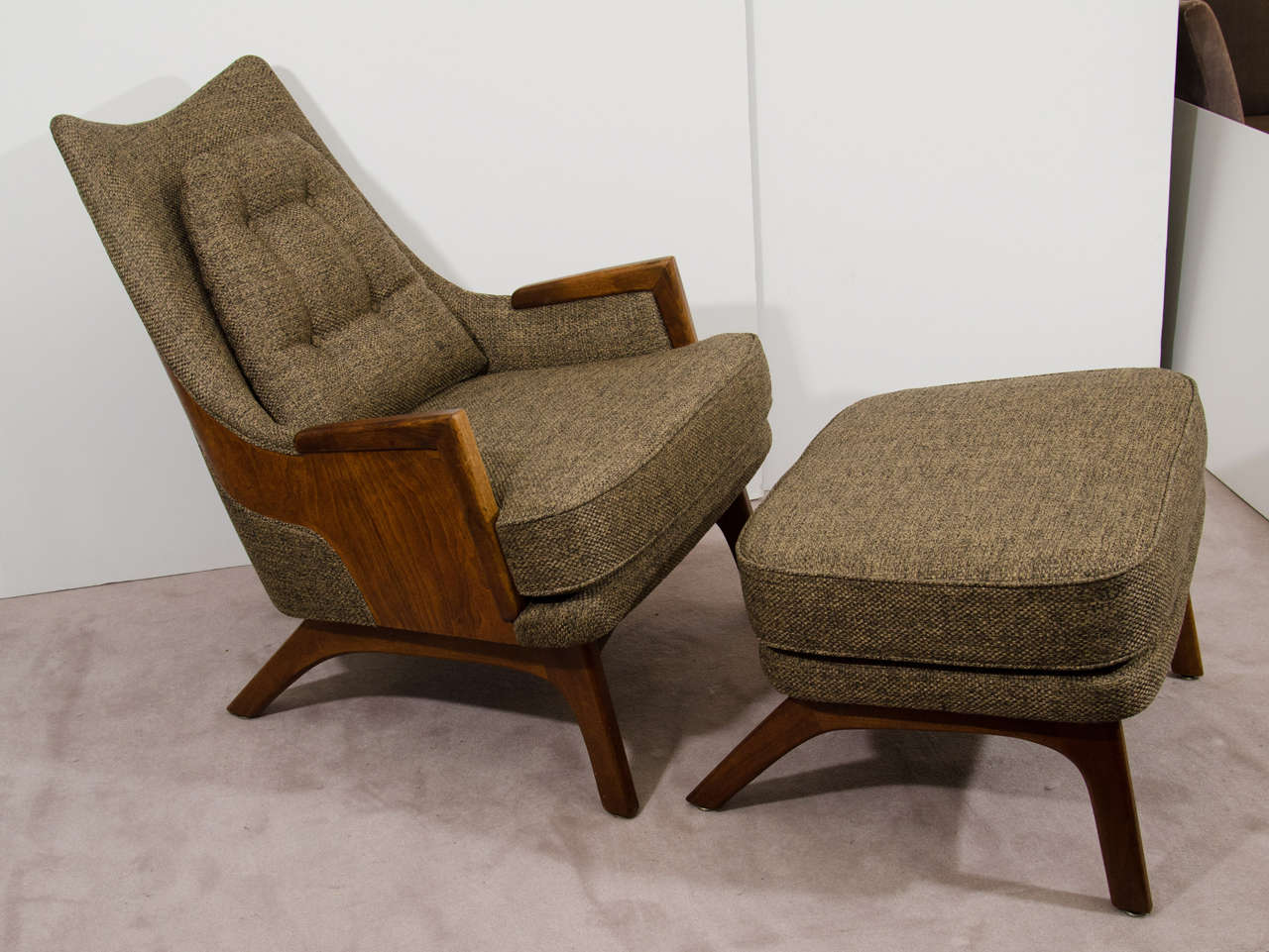 Great Design Lounge chair in teak with High End Taupe Oatmeal button tufted upholstery and matching ottoman by Adrian Pearsall for Craft Associates.
Measurements chair: 36