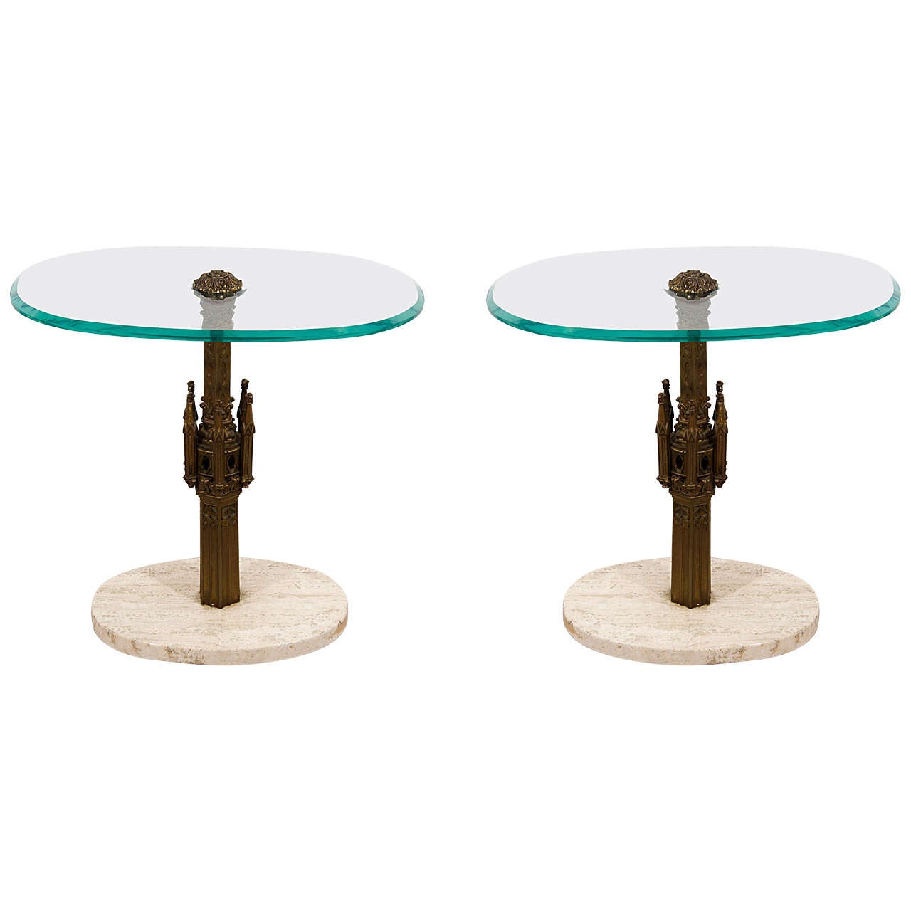 Paire de tables d'appoint ou de bout italiennes gothiques en laiton, verre et marbre travertin en vente 14