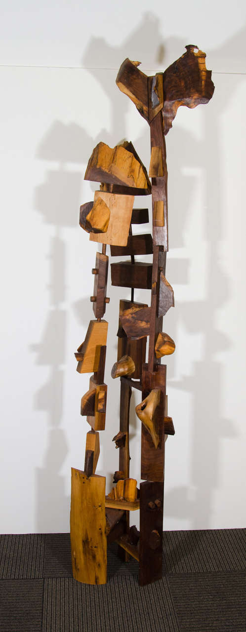 A vintage tall abstract sculpture in wood inspired by George Nakashima.

Good vintage condition with age appropriate wear.