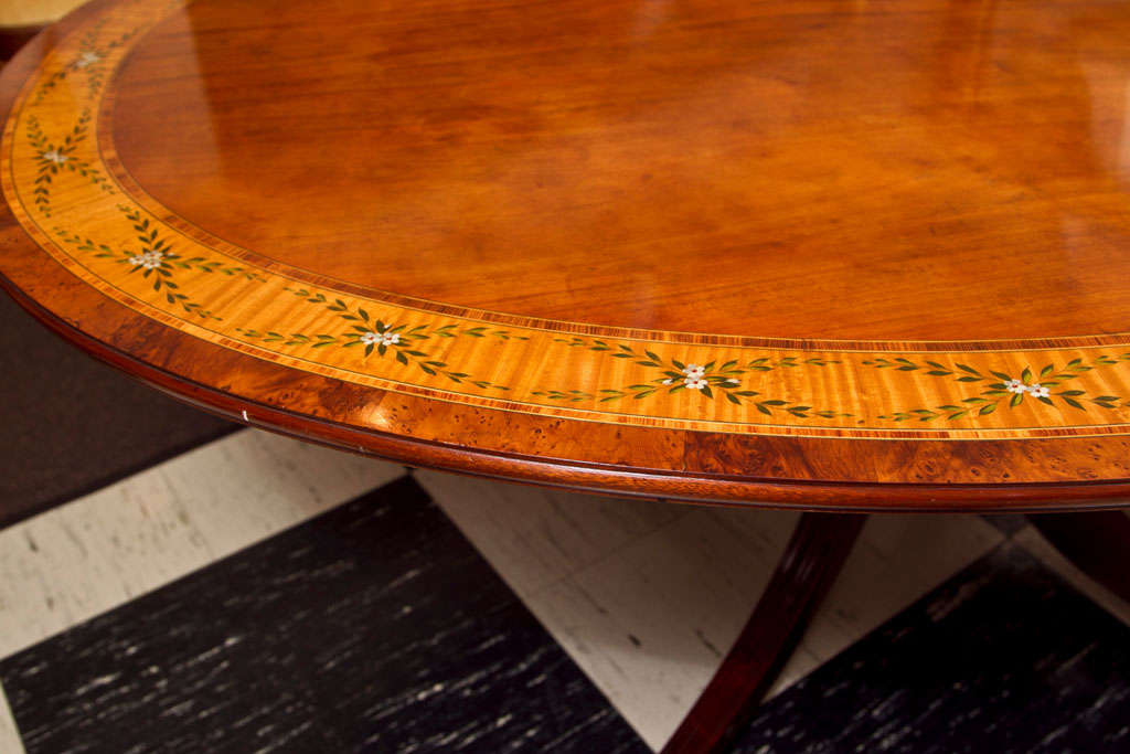 Custom English Dining Table with Hand-Painted Band In Excellent Condition In Woodbury, CT