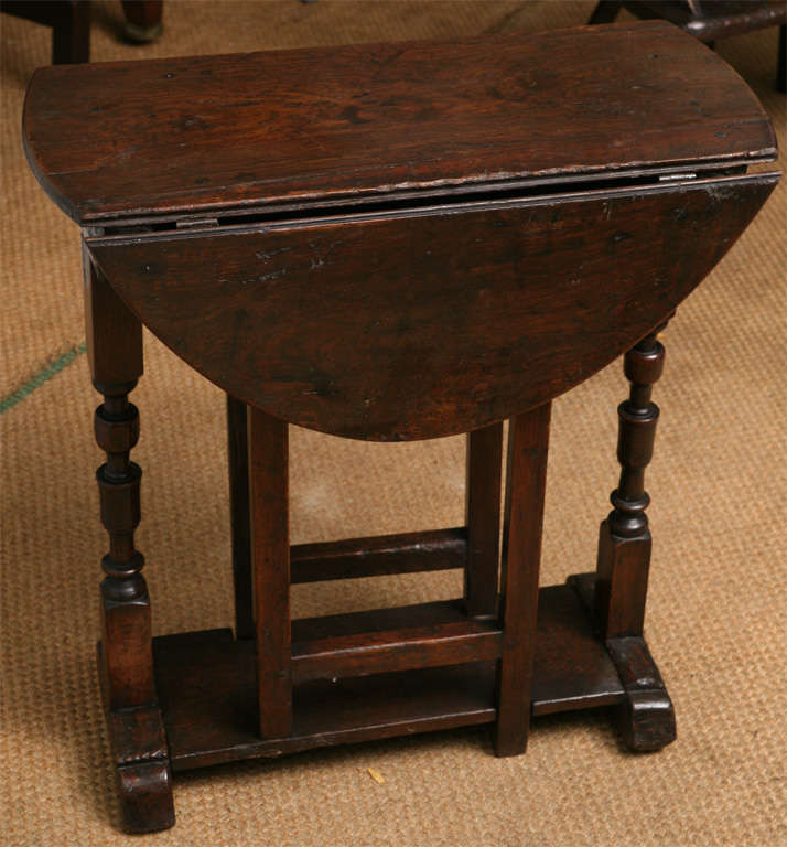 Rare and Dimutive 17th Century Oak Gateleg Table 1
