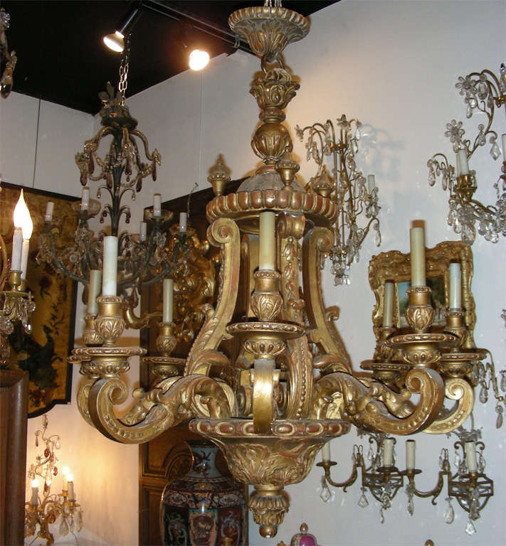 End of 19th century sculpted and gilt wood chandelier, with 8 lights.