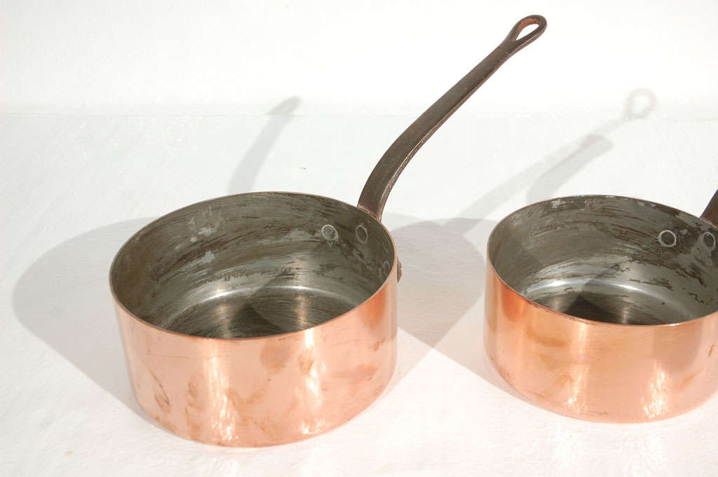 Set of 5 Antique French Copper Pans In Good Condition For Sale In Los Angeles, CA