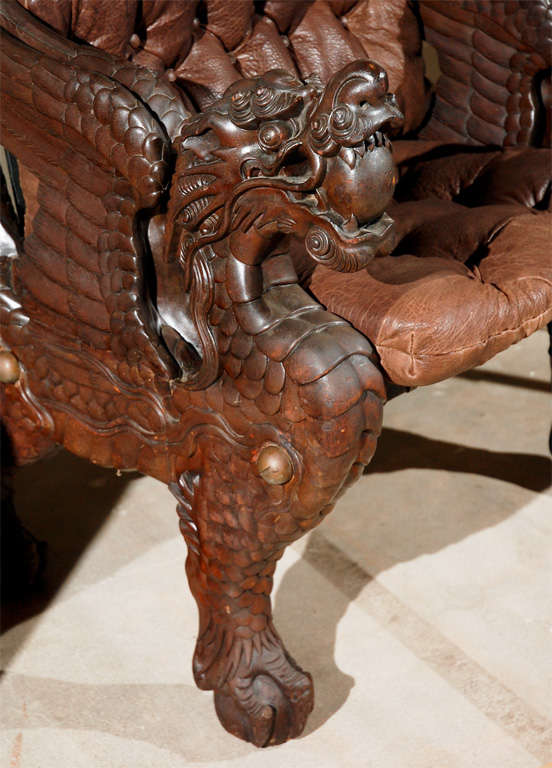 Chinesischer geschnitzter Drachen-Sessel (20. Jahrhundert) im Angebot