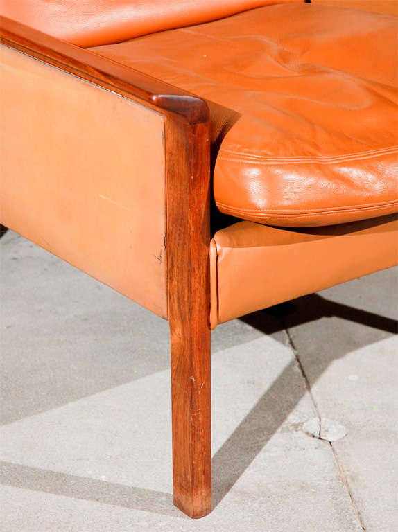 Danois Hans Olsen fauteuil en bois de rose et cuir en vente
