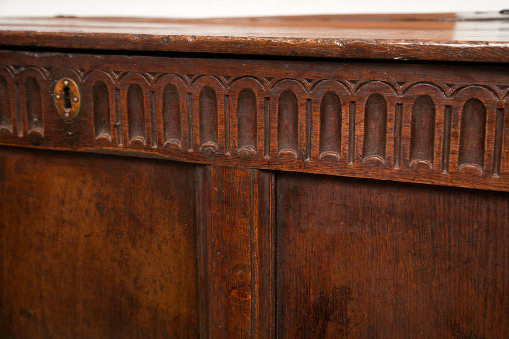 English Oak Coffer In Excellent Condition In Woodbury, CT