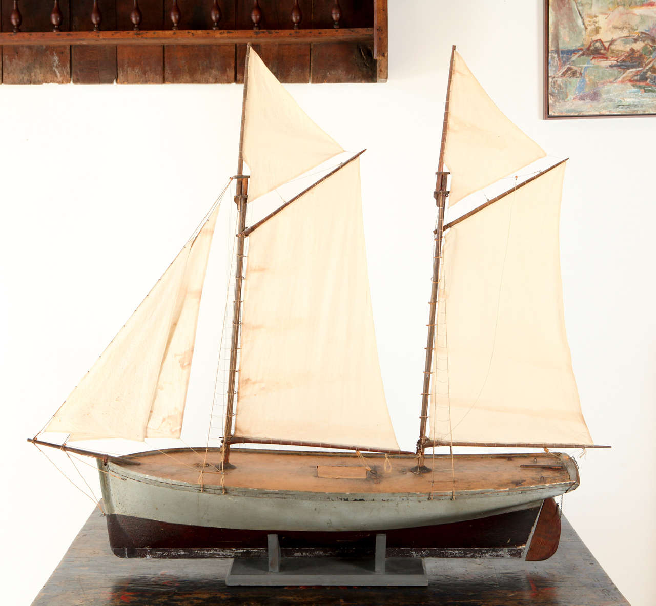 Beautiful antique ship model of large proportions (measures 43