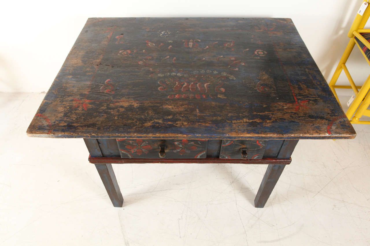 Painted Early 20th Century Occasional Table In Good Condition In Los Angeles, CA