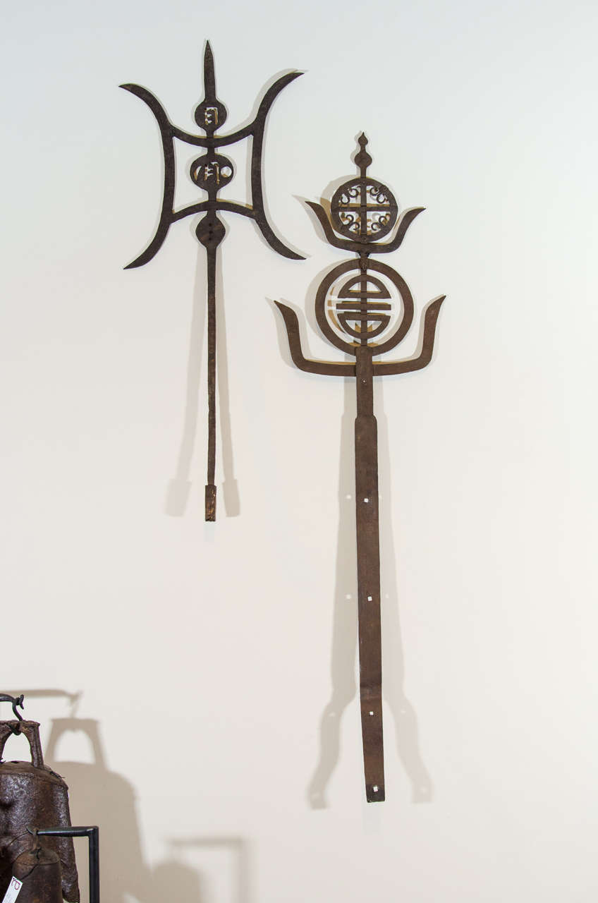 A pair of beautifully hand-forged 19th century Chinese temple decorations. From Shanxi province, circa 1850.
Dimensions:
Left piece: H 45, W 17.
Right piece: H 59, W 16.
M799/761.