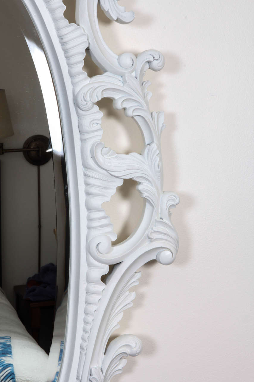Specchio ovale cinese in stile Chippendale di dimensioni impressionanti in vendita 1