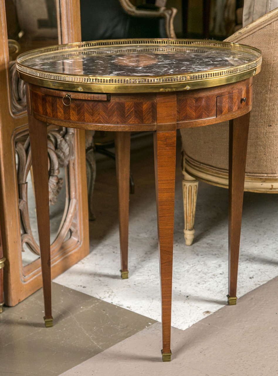 Paire de tables bouillottes à plateau en marbre de la Maison Jansen