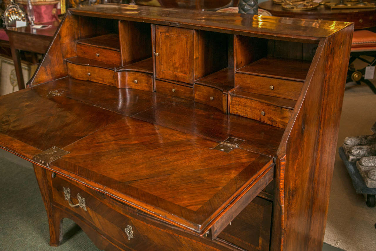 Italian slant front desk In Good Condition In Stamford, CT