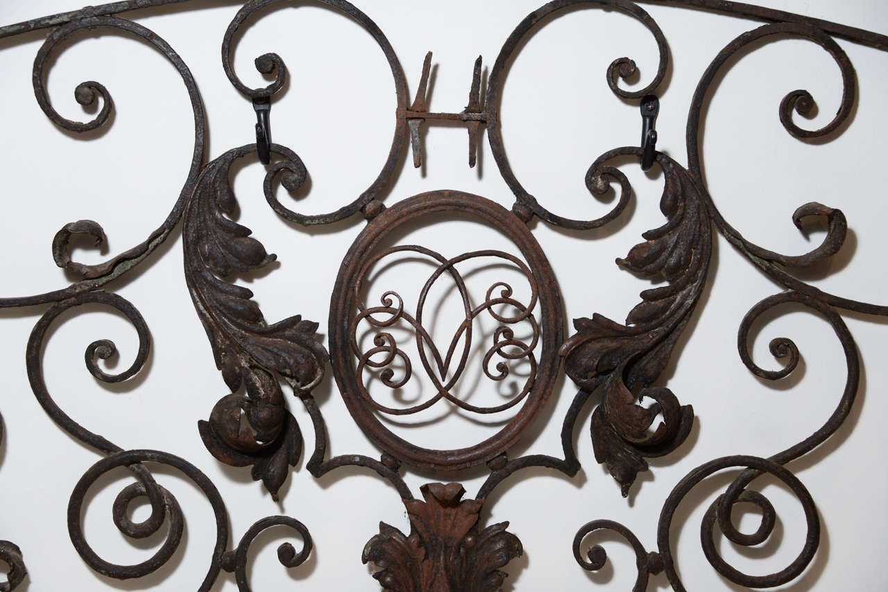 19 C. Wrought Iron Wall Hanging In Excellent Condition In Houston, TX