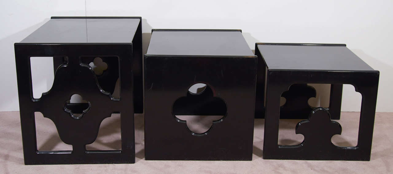 A Mid Century Set of Three Drexel Heritage Nesting Tables In Good Condition In New York, NY