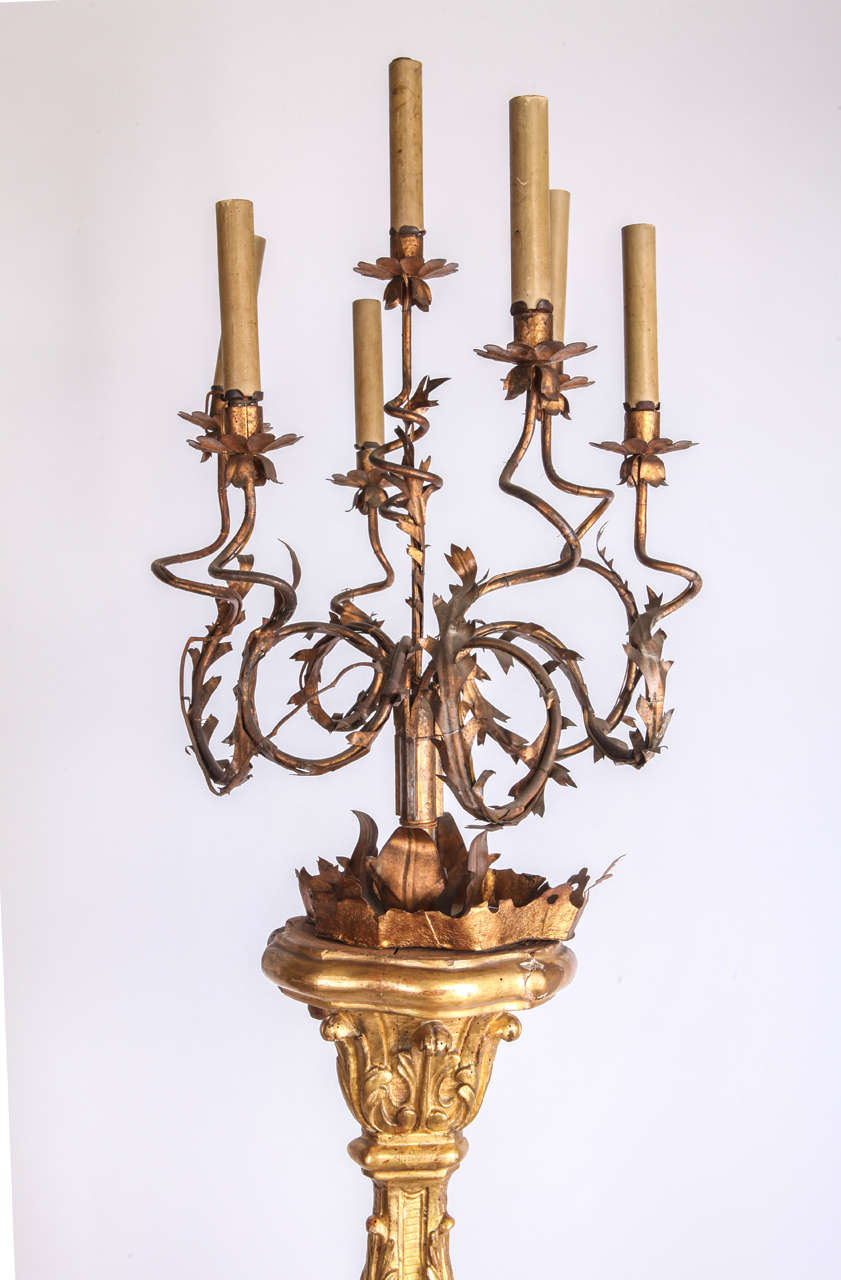 Italienische Fackel oder Stehlampe aus vergoldetem Holz, frühes 18. Jahrhundert 1720 (Barock) im Angebot