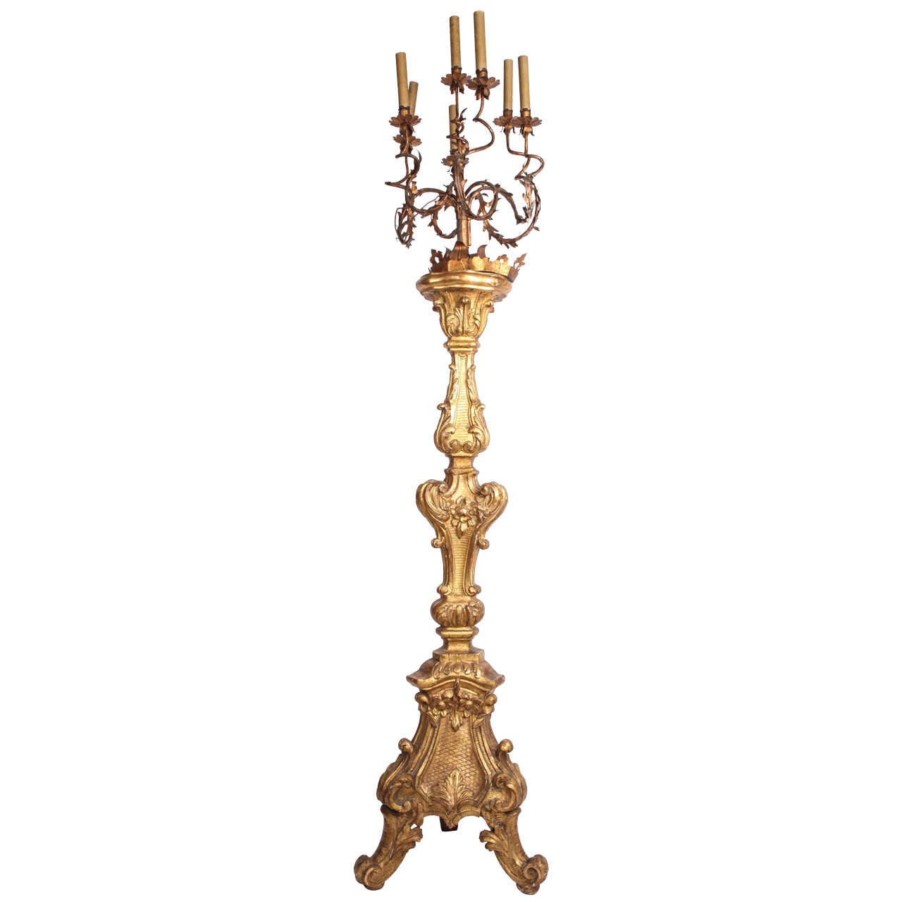 Italian Early 18th Century Giltwood Torchiere or Floor Lamp 1720
