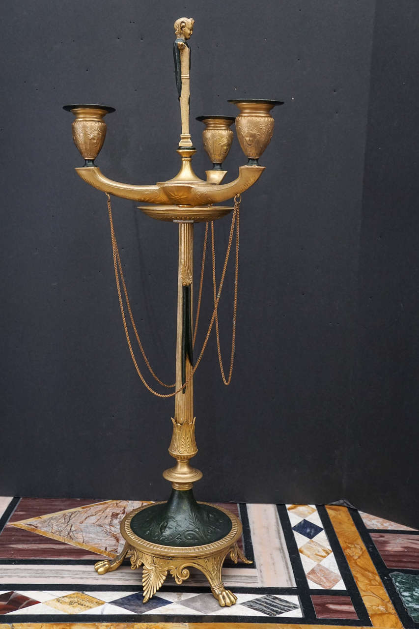Coppia di candelabri francesi neo-greci del XIX secolo in ferro dorato e tole in vendita 2