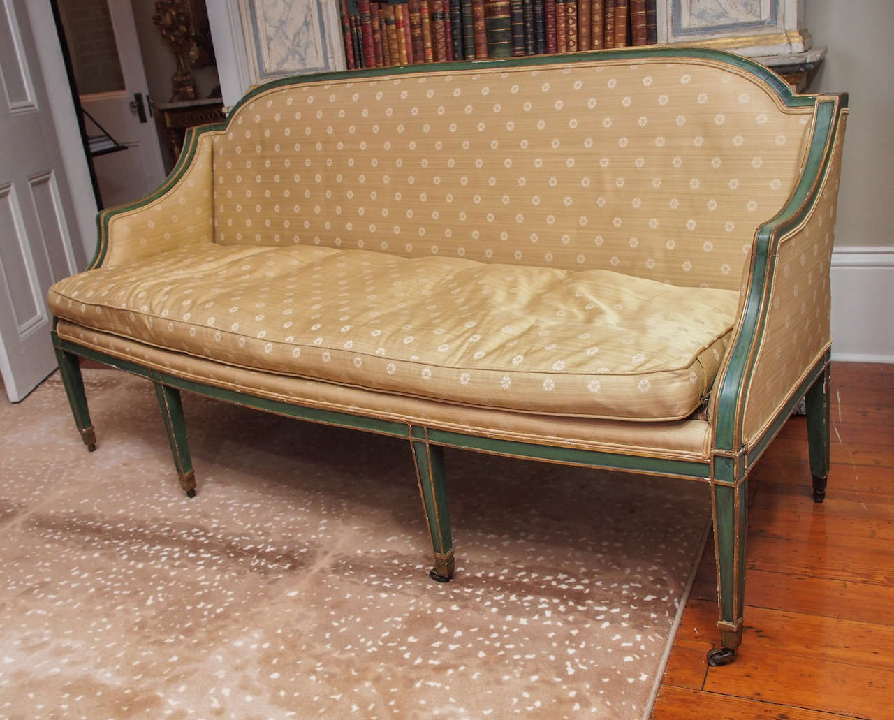 English Painted and Parcel-Gilt Sofa in the Sheraton Taste In Good Condition For Sale In Natchez, MS