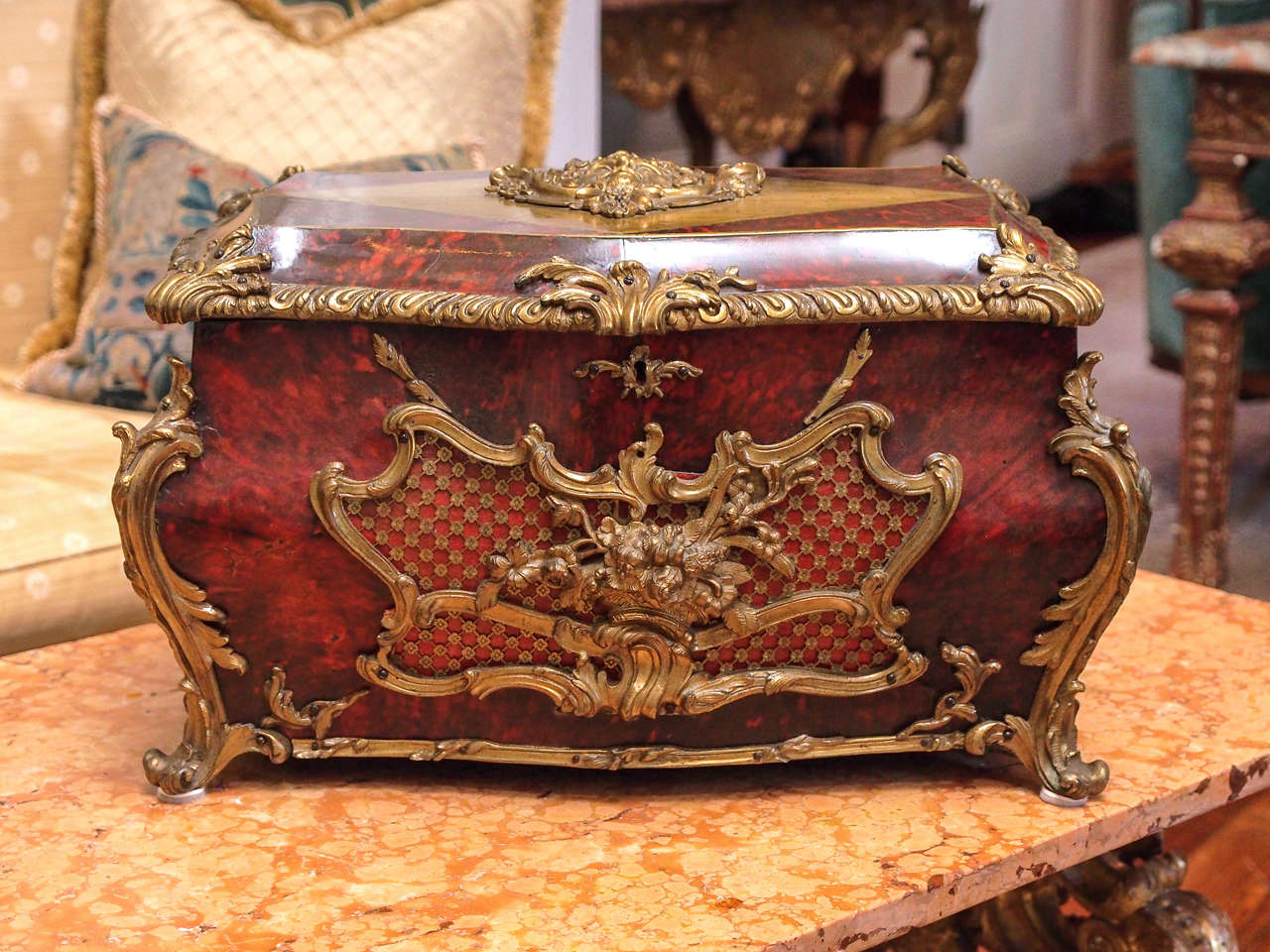 French Louis XV Gilt Bronze Mounted Tortoishell Jewel Casket with hinged lid 
Original stamped velvet interior