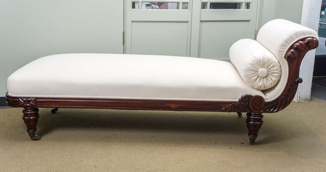 English upholstered chaise longue. Solid rosewood.