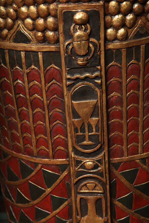 Réplique en bois peint grandeur nature du sarcophage du roi Tut 3