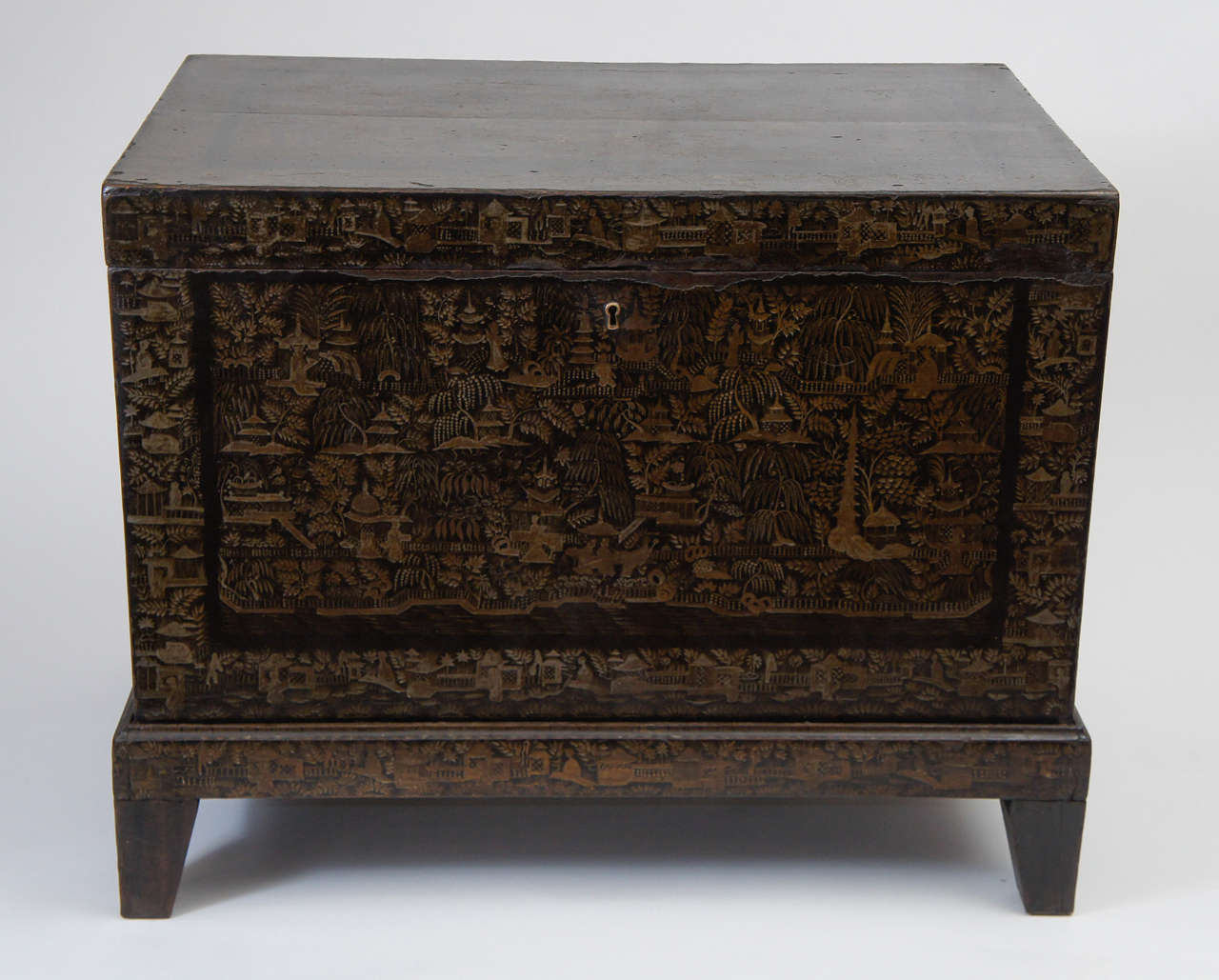 Gilt Anglo-Indian Chinoiserie Lacquer Chest, c. 1820