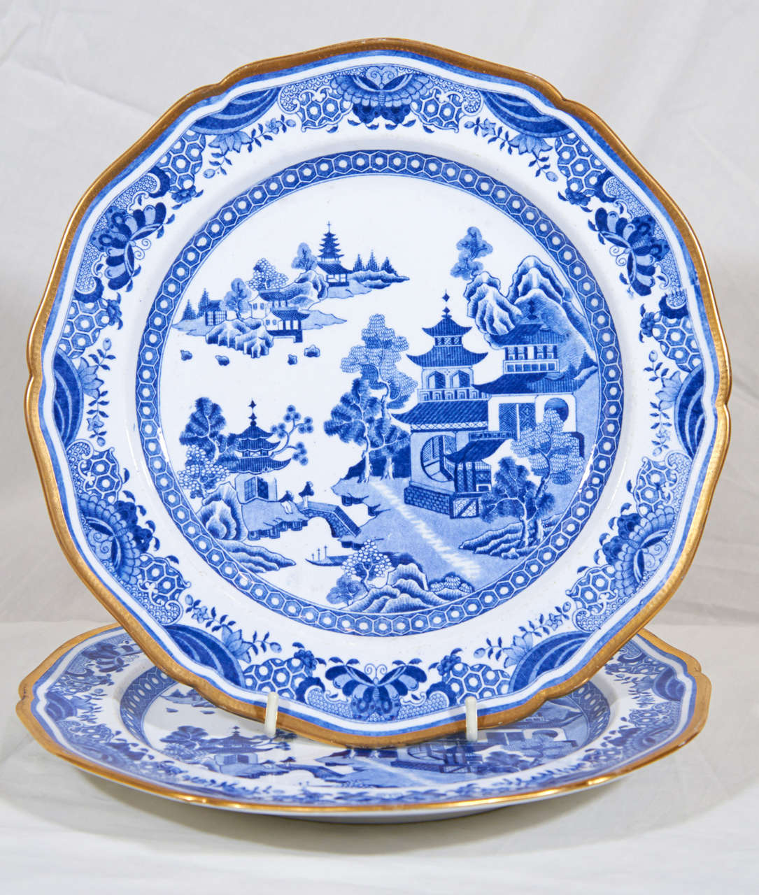 Blue And White Dinner Dishes In A Spode Pattern Similar To Regency Blue And White Dinner Dishes In A Spode Pattern Similar To Willow For