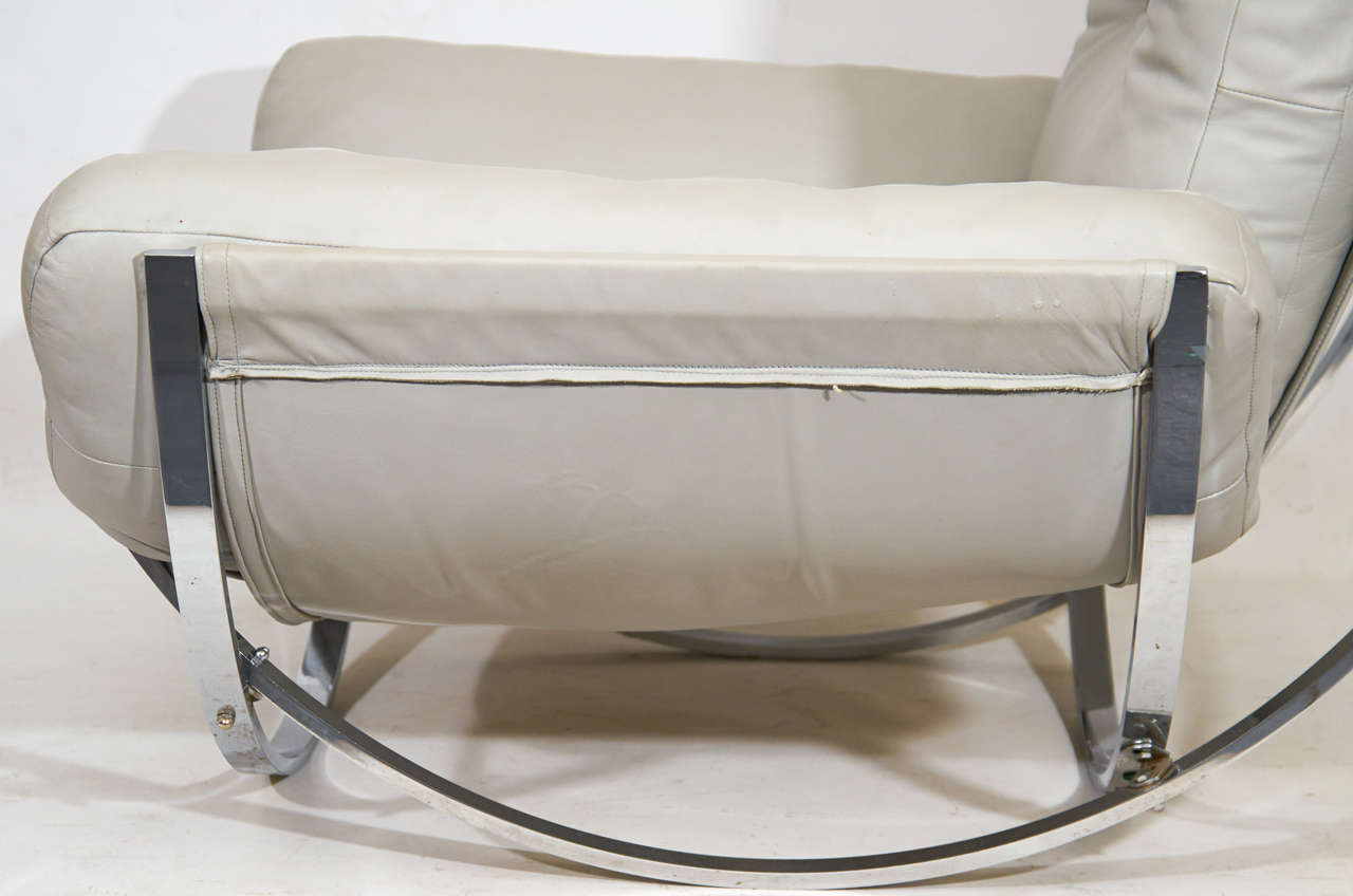 Sculptural Chrome and Leather Italian Lounge Chair In Good Condition For Sale In New York, NY
