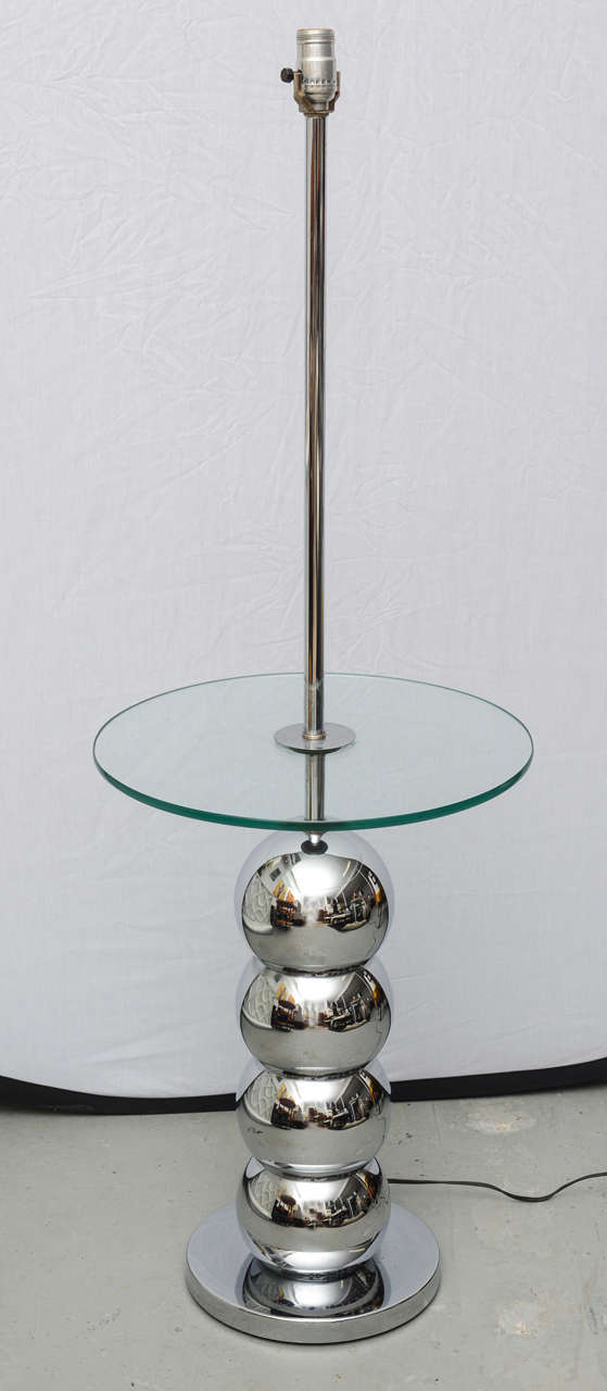 Magnifique lampadaire chromé avec table en verre. Robert Sonneman USA années 1960.