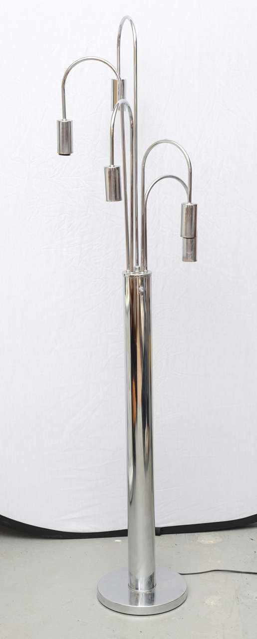 Bellissima lampada da terra Scolari Chrome 1960s Italy.