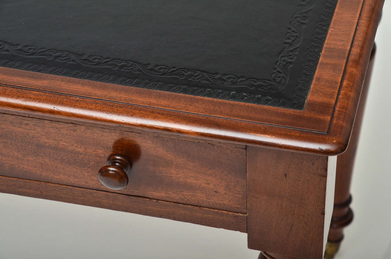 Early 19th Century English Mahogany Writing Table In Excellent Condition In East Hampton, NY