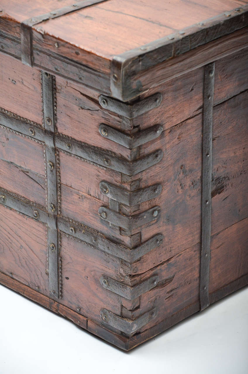 19th Century Anglo-Indian Teak Trunk For Sale 1