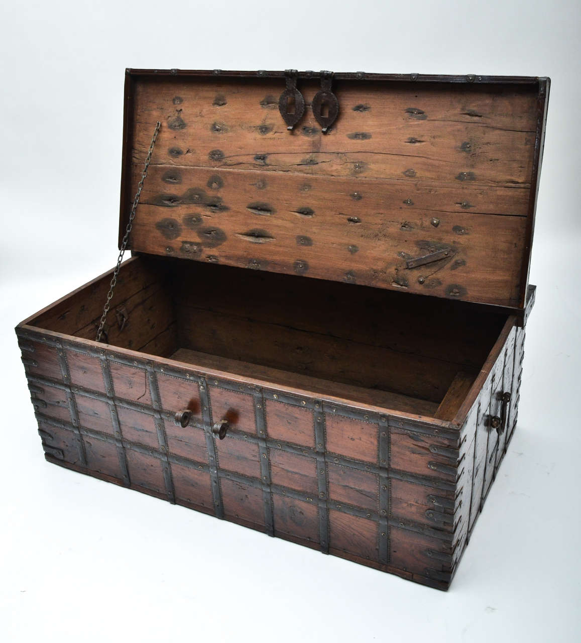 19th Century Anglo-Indian Teak Trunk For Sale 3