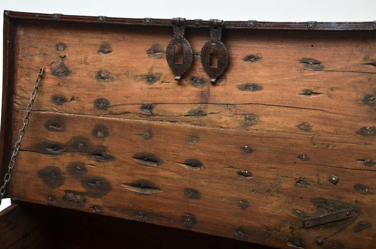 19th Century Anglo-Indian Teak Trunk For Sale 4