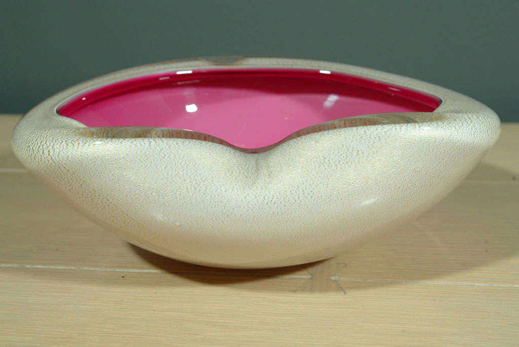 Mid-20th Century Bubblegum Pink Murano Glass Bowl by Alfredo Barbini