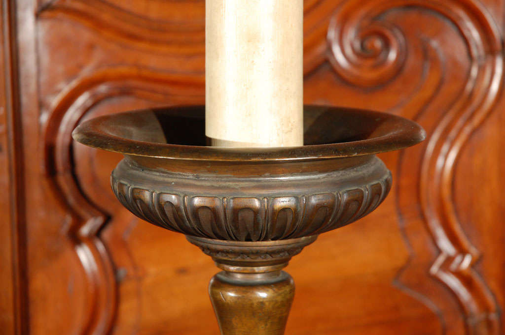 Moulage Bronze antique, lampes Sticks d'autel en vente