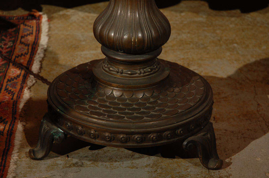 Bronzo antico, Lampade a bastone da altare In condizioni buone in vendita a Los Angeles, CA