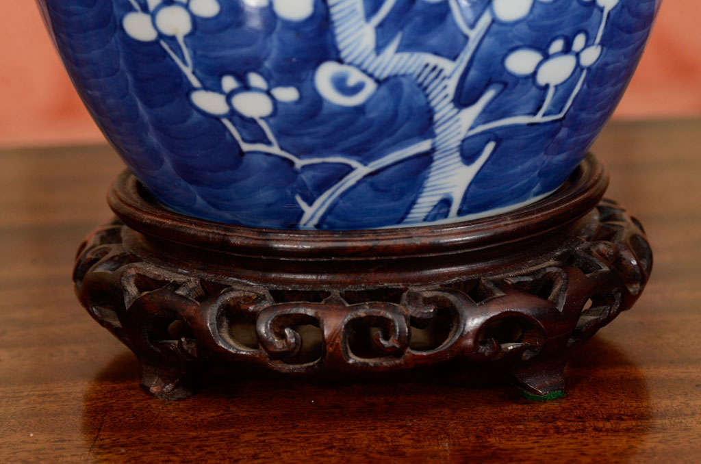 Chinese Blue and White Electrified Ginger Jar In Good Condition For Sale In New York, NY