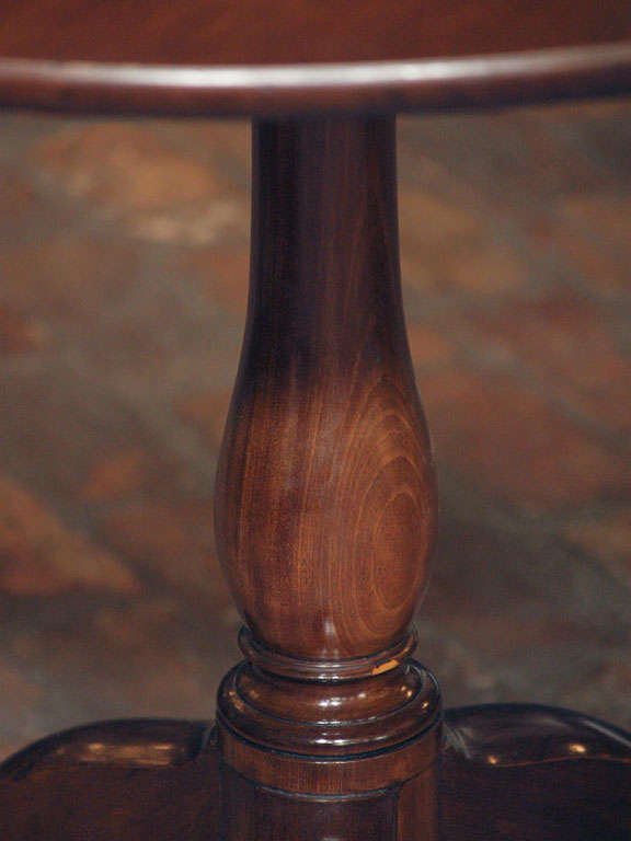 Hand-Carved Late 18th Century English Mahogany Tilt-Top Table
