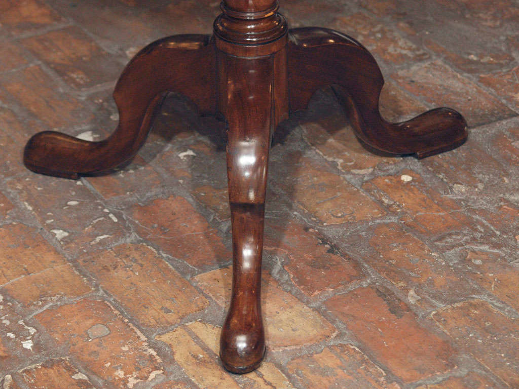 Late 18th Century English Mahogany Tilt-Top Table In Good Condition In New Orleans, LA