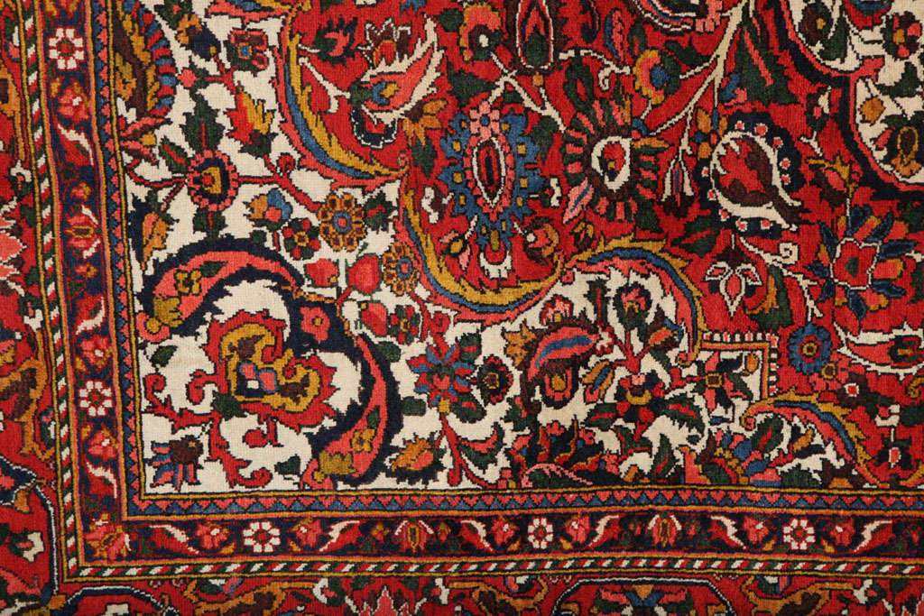 Antique 1920s Persian Bakhtiari Rug, 7x11 In Excellent Condition In New York, NY