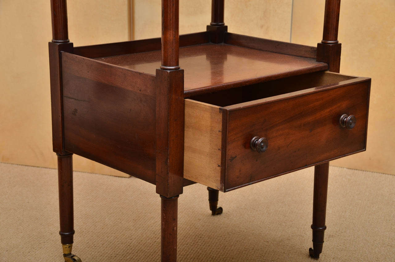 Early 19th Century Mahogany Étagère In Good Condition For Sale In East Hampton, NY