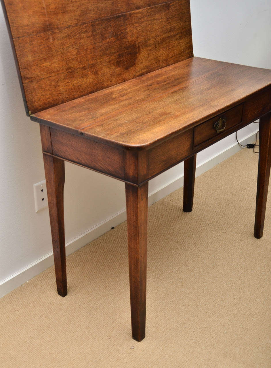 19th Century Gateleg Folding Tea Table In Good Condition For Sale In East Hampton, NY